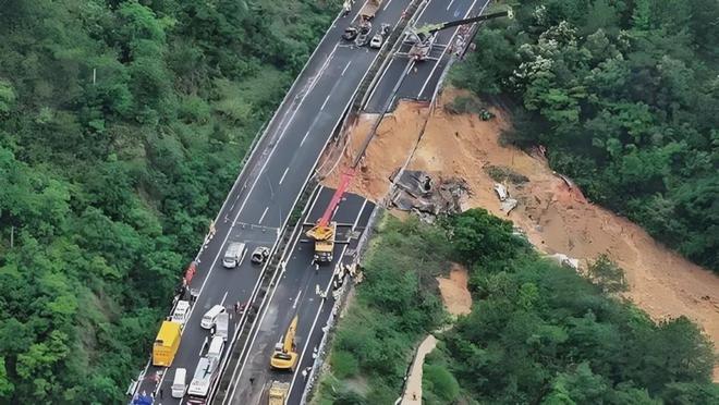 高速塌陷死伤惨重让看不见的也布满天眼吧(图2)