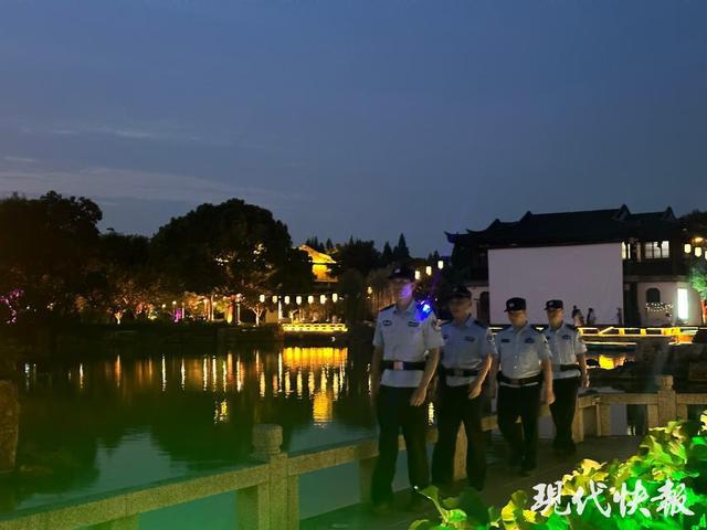 江苏开展夏夜治安巡查行动69万警力守护夜间“烟火气”(图4)