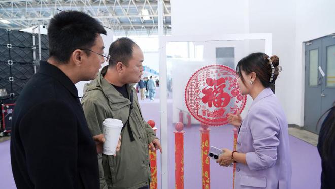 2024安博会惊现黑科技｜一张窗花纸“变身”智能安防卫士(图4)