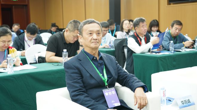2024安博会惊现黑科技｜一张窗花纸“变身”智能安防卫士(图7)