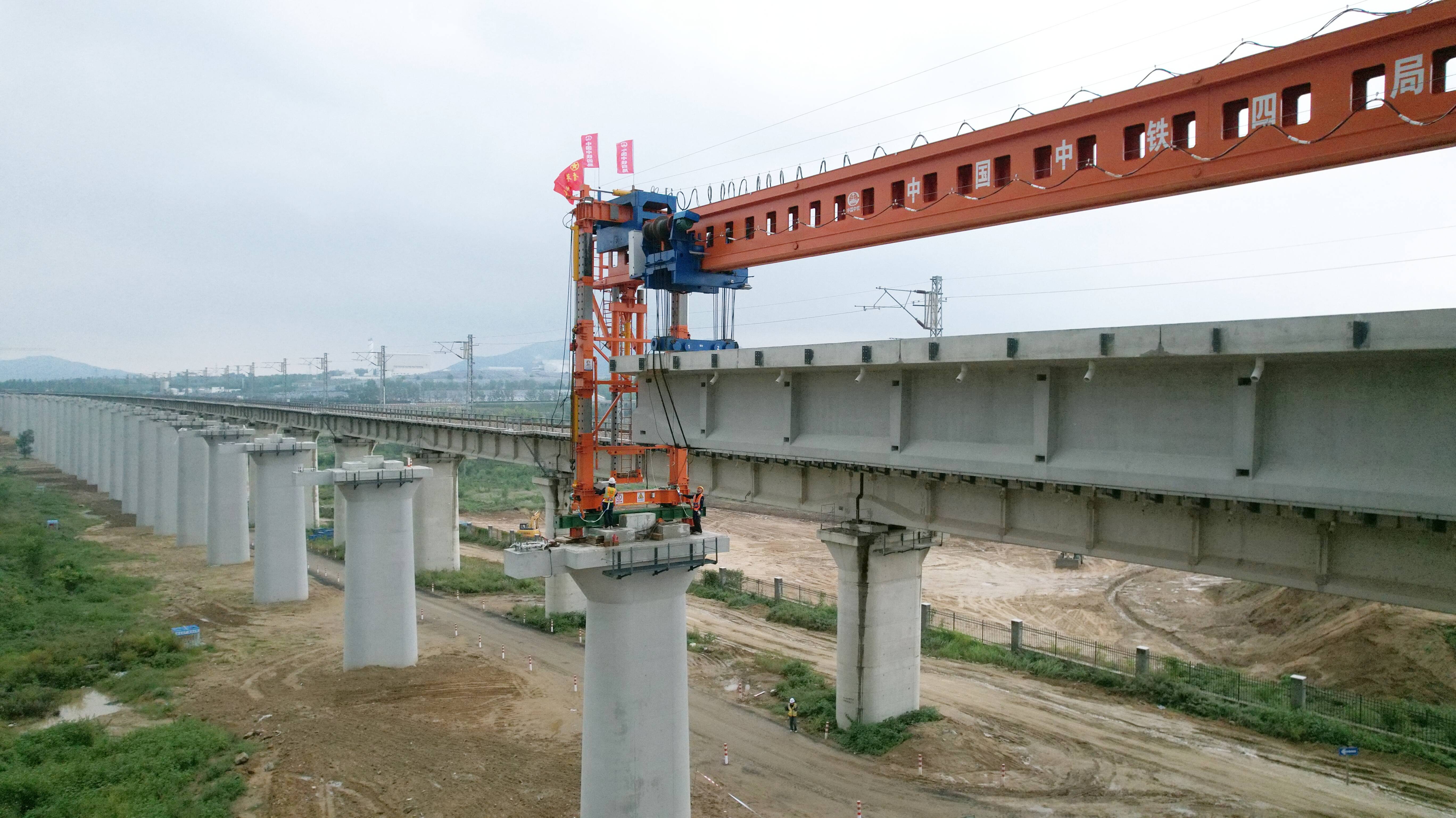 山东首条市域铁路开始架梁(图4)