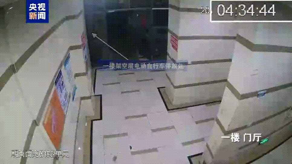 央视披露南京致15人死亡44人受伤火灾现场