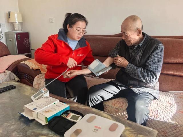 伊金霍洛旗：科技暖银龄守护零距离(图2)