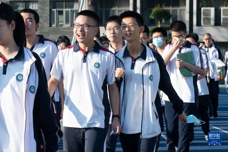 学校教室里安装摄像头是为学生好？