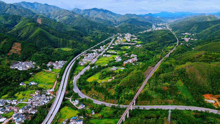坦途纵横贯山海奋楫扬帆谱新篇(图4)