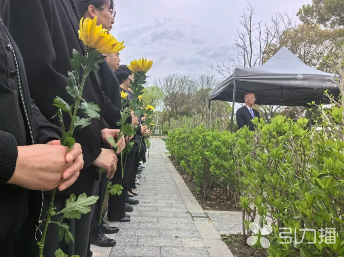 江苏苏州:昆山祭扫服务装上“AI大脑”(图1)