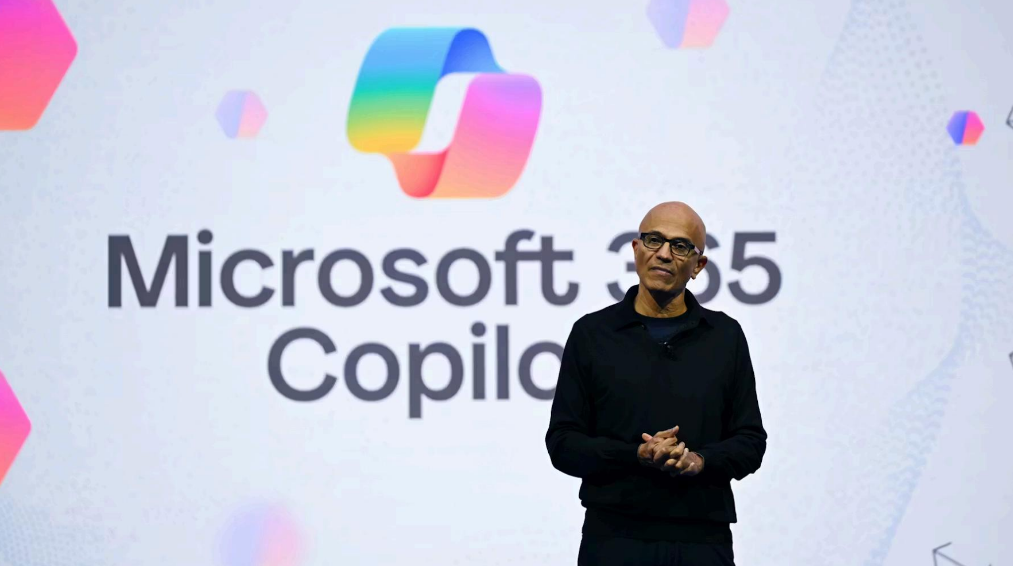 微软龙虾计划曝光！纳德拉紧急拉12人精锐挥刀重组Copilot与Claude夺市场(图1)